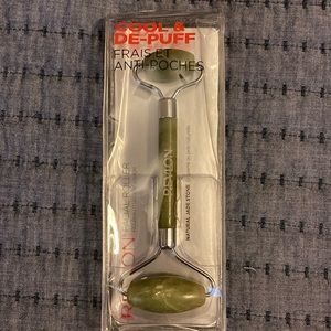 NWOT Revlon Cool and De-Puff Jade Facial Roller